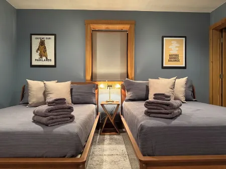 Hidden Cabin Retreat with Hot Tub in Lost City, WV