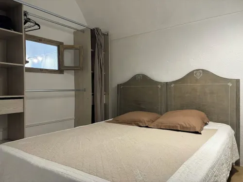 Comfortable 1-bedroom apartment on ground floor.