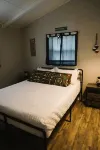 The BaitHouse - Charming Cabin Hotels near Hardridge Creek Public Boat Ramp