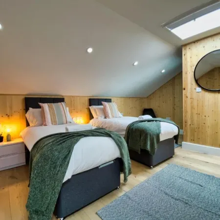 Green Mews 1 with Free Parking - by My Getaways