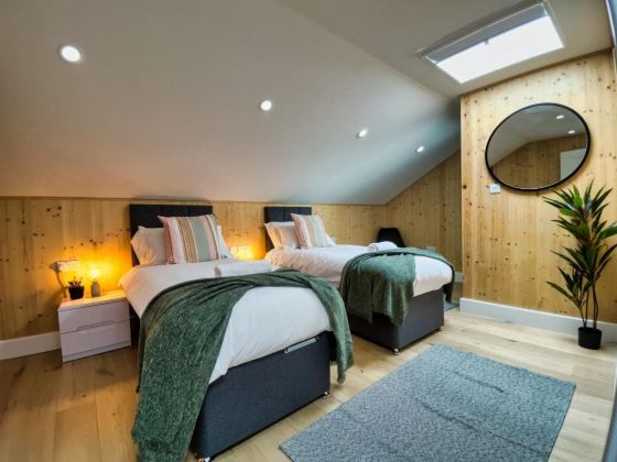 Green Mews 1 with Free Parking - by My Getaways