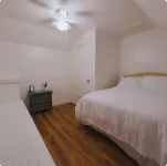 Charming 2-Bedroom Cottage Nestled Under Oak Trees