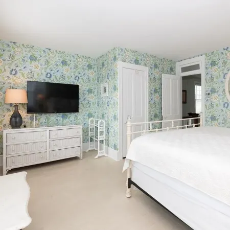 Lovely & Steps to Finest Beach. Center of Cape May.  Multi-Car Private Driveway!