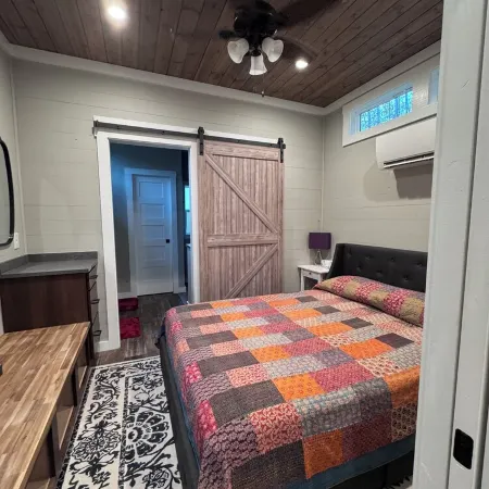 Charming Tiny Home with WiFi and AC in beautiful Cowee Valley Franklin Nc