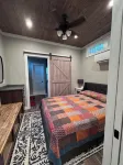 Charming Tiny Home with WiFi and AC in beautiful Cowee Valley Franklin Nc
