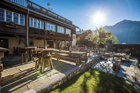 Maiensässhotel Guarda Val Отели в г. Чаппина