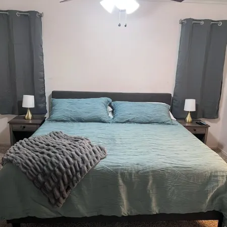 Charming 3-bedroom cottage with AC and WiFi in Goodyear