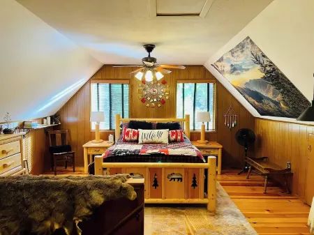 Rustic Sierra Cabin with Hiking Trail and Kids Room - Perfect Family Getaway!