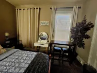 Loft Downtown Pottstown, King Bed w/Free Parking & Central AC & WiFi Hotels in Pottstown