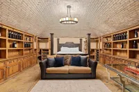 The Trois Estate at Enchanted Rock Hotels in Gillespie County