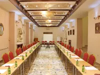 Queen's Astoria Design Hotel