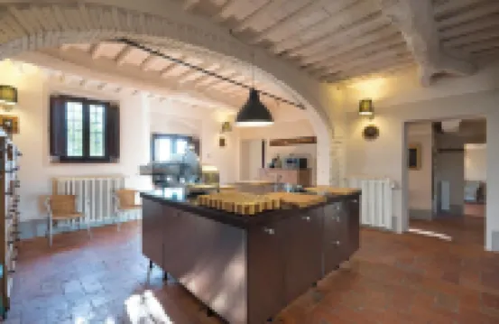 蒙塔爾巴諾村莊由祕密山丘