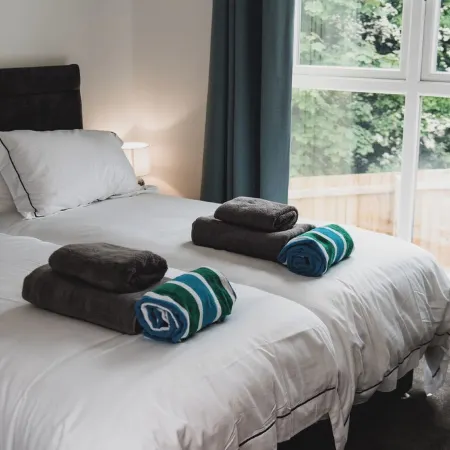Beautiful seaside home, sea 400m, pub and coastal path. Sleeps 8. Pet friendly!