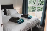 Beautiful seaside home, sea 400m, pub and coastal path. Sleeps 8. Pet friendly!