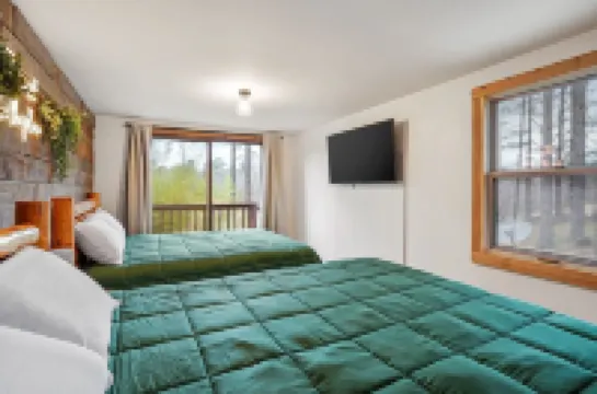 Where in the woods cabin - pet friendly - winery nearby