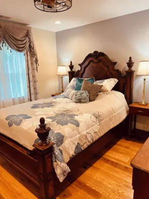 Cameron Grace Brand New 1BR 1BA apt downtown Winchester Hotel dekat Polka Dot Pot