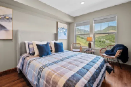 Cozy Fireplace, Hot Tub, & Garage 3 Minutes to Deer Valley East Village & Skiing