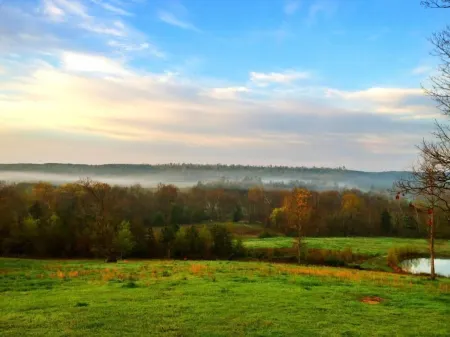 The Cottage is on 450 acres w/hot tub, Private 4wheeler trails