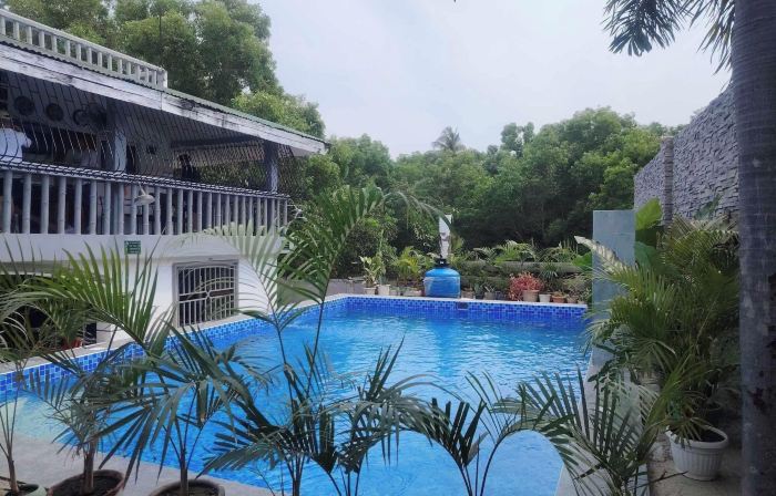 3 Bed House - Sleeps 20 - Pets - Pool - Garden