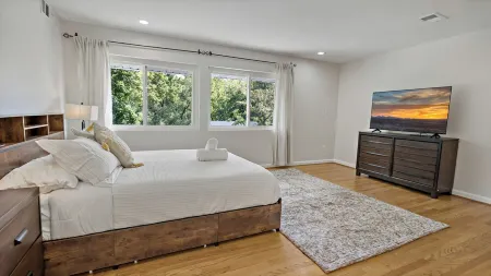 Stay,Work,Thrive on the premier House, Entire home in McLean