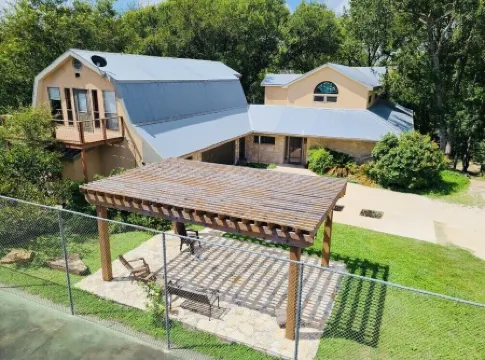 Spacious and Beautiful Riverfront Home!