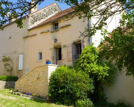 A quiet and comfortable house in a burgundy's medieval village