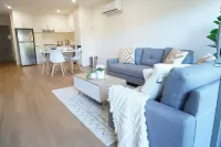 ViQi Apartment 2 min from centre with premium Netflix & prime Amazon,75 inch Tv