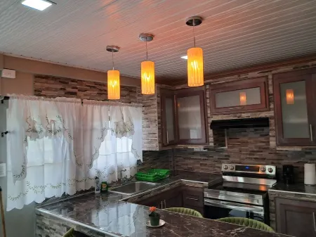 Breadfruit Lodge Bago Отели в г. Bon Accord