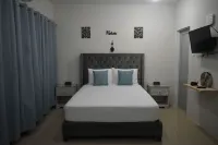 Beautiful Tranquil 1 Br Suite with Modern Interior Hotels in 