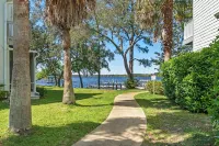 Sleeps 6- 2 bedrooms with private baths, crib, bay access, pool, mins to Beach!