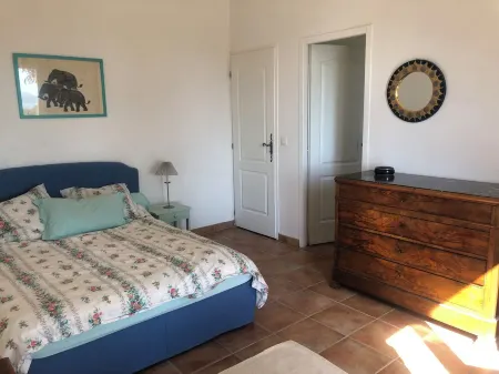 Côte d'Azur: Beautiful sea view for this renovated villa, swimming pool, pets welcome!