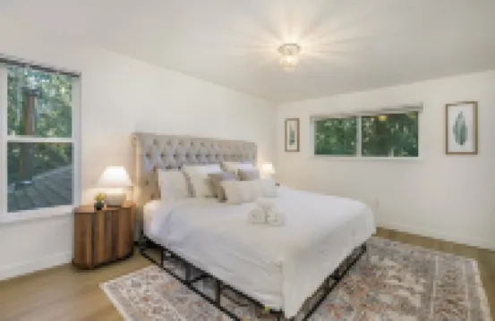 Sammamish Modern Family & Pet Friendly Home