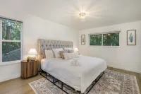 Sammamish Modern Family & Pet Friendly Home Hotels near Lake Sammamish