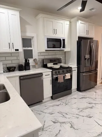 Your Oasis in the City w/ Jacuzzi , Parking, self check in and WiFi