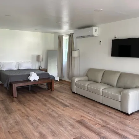 Nice Guest House with River Views