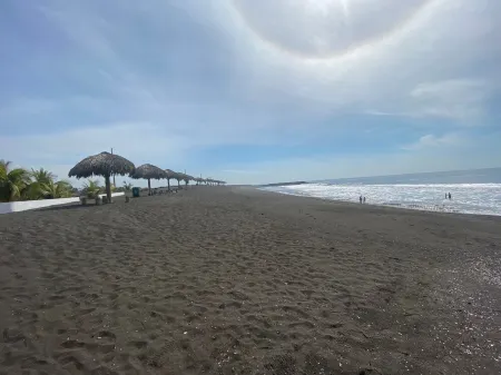 Comfortable 4-Bdrm Villa,Gated,Beach,Pool,A/C, Billiard/Ping Pong, Warm Weather!