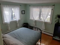 Montpelier 3 bedroom house located on Terrace St a 5 min walk to downtown. Montpelier otelleri