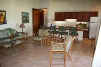 Villas Casa Loma - Suite 203 : Tropical Villa with Pool and Spectacular Views