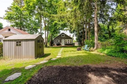 2bdrm Family Cottage - Short walk to the Beach Hotels in Fort Erie