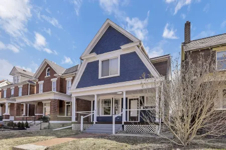 Gatsby vibes house in Old Oaks, close to everything Отели рядом с достопримечательностью «Франклин Парк Консерватори энд Ботаникал Гарденс»