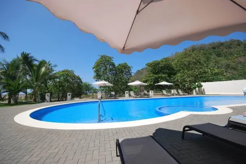 Beach Front - Spectacular Ocean Views!