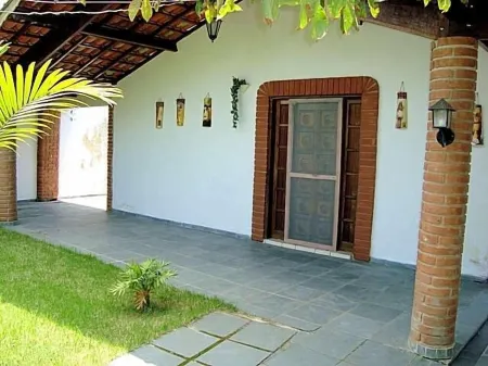 Comfortable and airy 3-bedroom house in Jardim Rio da Praia.