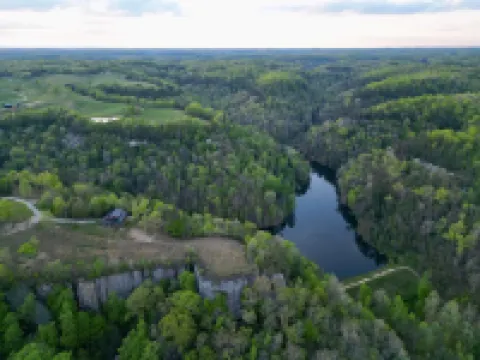 Very peaceful 3 bedroom, 2 1/2 baths cabin  within minutes of RRGorge and NB.