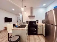 Casino Close Comfort walk to the falls 6-bedroom sleeps 12 with AC and WiFi USA