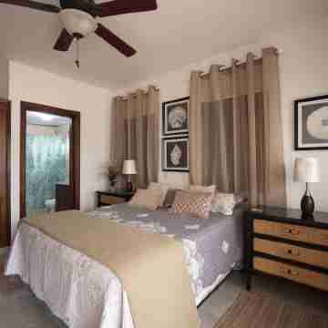 Fantastic Condo on the Beach. Relax and enjoy the breeze !!! Rooms