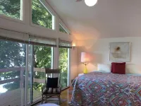 Lakefront Home:  kayaks, firepit/3 miles 2 historic downtown/restaurants/grocery