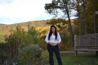 BEAUTIFUL LOG CABIN NEAR NEW RIVER HIKING STARGAZING WIFI NICE COUPLES RETREAT
