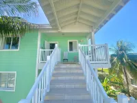 Bimini Sky, Amazing views Optional Golf Cart 2/2 Hotels in Bailey Town