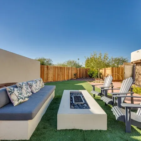 Midtown home with Pool Spa, fire pit, close to U of A, Restaurants, & Shopping