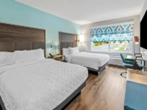 Tru by Hilton Kansas City Airport Hotels in May